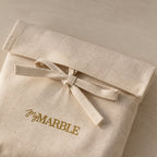 Beige My Marble dustbag met strik en goudkleurig My Marble logo